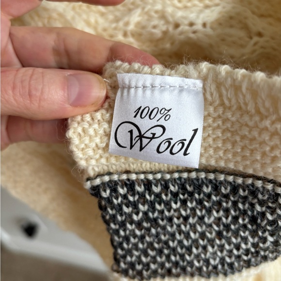 NWT! British Wool Sheep/Lamb scarf. 100% Wool Scarf. Cream - Picture 5 of 8